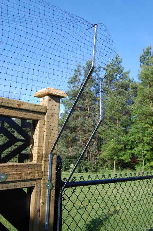 Chain link and wood connection